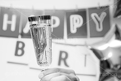 誕生日(モノクロ),モノクロ,白黒,しろくろ,モノクローム,単色画,単彩画,単色,