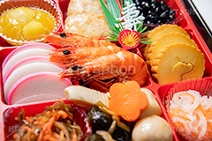 おせち,おせち料理,年賀状,年明け,正月,お正月,祝い,お祝い,和風,和食,日本食,伝統,イベント,パーティー,行事,賀正,焼き豚,焼豚,チャーシュー,黒豆,くり,栗きんとん,栗,寿,伊達巻,昆布,海老,エビ,えび,煮,煮物,昆布巻き,昆布,こんぶ,かまぼこ,カマボコ,膾,なます,新年会,あけおめ,party,event,japan,フルサイズ撮影
