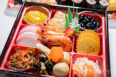 おせち,おせち料理,年賀状,年明け,正月,お正月,祝い,お祝い,和風,和食,日本食,伝統,イベント,パーティー,行事,賀正,焼き豚,焼豚,チャーシュー,黒豆,くり,栗きんとん,栗,寿,伊達巻,昆布,海老,エビ,えび,煮,煮物,昆布巻き,昆布,こんぶ,かまぼこ,カマボコ,膾,なます,新年会,あけおめ,party,event,japan,フルサイズ撮影