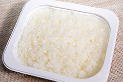 パックごはん,パックご飯,ごはん,あつあつ白飯,レトルト,非常食,保存食,災害,即席,保存食,レンジ,米,白米,ご飯,お米,パック,和食,日本食,日本料理,rice,japan,フルサイズ撮影