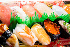 寿司,すし,寿し,スシ,鮨,鮓,早鮨,米飯,酢飯,ネタ,しゃり,シャリ,握り,にぎり,生鮮,魚介,海鮮,日本食,日本料理,和食,シーフード,イクラ,いくら,アナゴ,穴子,あなご,マグロ,まぐろ,赤身,イカ,サーモン,えび,エビ,海老,ネギトロ,ねぎとろ,軍艦,巻き,のり,海苔,パーティー,詰め合わせ,刺身,正月,お正月,総菜,お惣菜,スーパー,sushi,japanese,seafood,japan,フルサイズ撮影