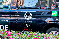 TAXI,タクシー,タクシー乗り場,駅前,ロータリー,車,交通,移動,駐車,オリンピック,禁煙,ベビーカー,乗り物,olympic,tokyo,フルサイズ撮影