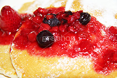 ホットケーキ,パンケーキ,スイーツ,菓子,甘,sweet,焼き,料理,粉,フライパン,ベリー,ストロベリー,ジャム,デザート,おやつ,お菓子,カフェ,cafe,strawberry,いちご,イチゴ