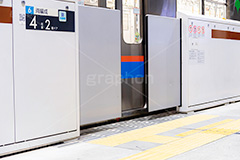 ホームドア,ドア,安全,駅のホーム,駅,ホーム,電車,通勤,通学,注意,副都心線,電車/鉄道,黄色い線,マナー,ルール,train,rule,manner