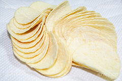 ポテトチップス,ポテトチップ,ぽてち,ポテチ,スナック,菓子,スイーツ,おやつ,つまむ,塩,しょっぱい,油,お菓子,ジャンクフード