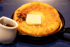 パンケーキ,ホットケーキ,スイーツ,バター,朝食,ブレックファースト,スキレット,フライパン,鉄板,おやつ,デザート,甘味,シロップ,sweet,breakfast,dessert,butter
