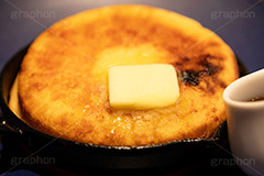 パンケーキ,ホットケーキ,スイーツ,バター,朝食,ブレックファースト,スキレット,フライパン,鉄板,おやつ,デザート,甘味,シロップ,sweet,breakfast,dessert,butter