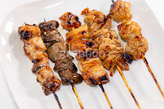 やきとり,焼き鳥,串,串焼き盛り合わせ,鶏,鶏肉,レバー,ネギま,ねぎま,鶏皮,タレ,たれ,つまみ,居酒屋,日本料理,日本食,和食,焼き,おつまみ,japan,フルサイズ撮影
