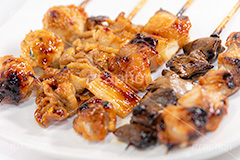 やきとり,焼き鳥,串,串焼き盛り合わせ,鶏,鶏肉,レバー,ネギま,ねぎま,鶏皮,タレ,たれ,つまみ,居酒屋,日本料理,日本食,和食,焼き,おつまみ,japan,フルサイズ撮影