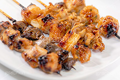 やきとり,焼き鳥,串,串焼き盛り合わせ,鶏,鶏肉,レバー,ネギま,ねぎま,鶏皮,タレ,たれ,つまみ,居酒屋,日本料理,日本食,和食,焼き,おつまみ,japan,フルサイズ撮影