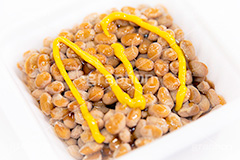 納豆,ご飯,糸,朝食,和食,日本食,日本料理,たれ,タレ,混ぜ,からし,japan,soy,beans,natto,フルサイズ撮影