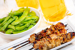 飲み会,ビール,ビア,ビールジョッキ,ジョッキ,生中,大麦,麦芽,発泡酒,つまみ,おつまみ,焼き鳥,焼鳥,やきとり,串,えだまめ,枝豆,大豆,飲み,家呑み,呑み,一杯,注がれた,冷え,夏,飲む,飲み物,飲料,お酒,酒,アルコール,冷,グルメ,乾杯,カンパイ,beer,summer,フルサイズ撮影