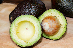 アボカド,サラダ,ワニナシ,果実,森のバター,バターフルーツ,栄養,種,タネ,たね,avocado