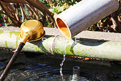 手水舎,寺,てら,お寺,手洗い場,ちょうずや,ちょうずしゃ,てみずや,てみずしゃ,参拝,お参り,手水,作法,竹,寺院