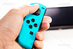 ゲーム機,ゲーム,コンシューマー,コントローラー,スイッチ,こども,子供,おもちゃ,オモチャ,玩具,TOY,手,操作,hand,game,controller,switch