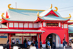 片瀬江ノ島駅,江ノ島線,駅舎,竜宮城,小田急電鉄,神奈川県,片瀬,海岸,駅,江ノ島線,終着駅,観光,建て替え,リニューアル,改良,古い,旧