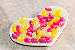 カラフル・ビーンズ,ビーンズ,ジェリービーンズ,ゼリービーンズ,ゼリー,ソフトキャンディ,ジェリーグミ,菓子,キャンディ,ポップ,カラフル,スイーツ,おやつ,お菓子,ハート,heart,candy,POP,sweet