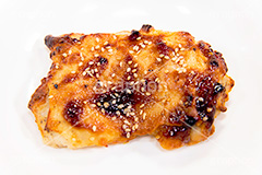 照り焼きチキン,テリヤキチキン,照り焼き,チキン,鶏料理,てりやき,テリヤキ,肉,照り,焼き,こげ,焦げ,ごま,ゴマ,胡麻,日本料理,日本食,和食,照り,おかず,惣菜,つまみ,おつまみ,お惣菜,chicken,japan,フルサイズ撮影