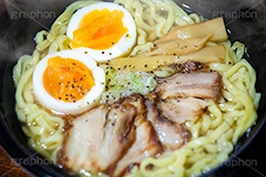 喜多方ラーメン,ラーメン,らーめん,麺,麺類,中華麺,麺料理,国民食,日本拉麺,しょうゆ,醤油,中華そば,湯気,チャーシュー,焼き豚,焼豚,味玉,たまご,玉子,ねぎ,ネギ,Ramen,Chinese noodles,japan,フルサイズ撮影