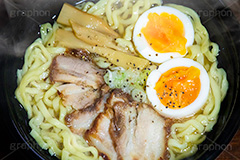 喜多方ラーメン,ラーメン,らーめん,麺,麺類,中華麺,麺料理,国民食,日本拉麺,しょうゆ,醤油,中華そば,湯気,チャーシュー,焼き豚,焼豚,味玉,たまご,玉子,ねぎ,ネギ,Ramen,Chinese noodles,japan,フルサイズ撮影