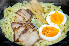喜多方ラーメン,ラーメン,らーめん,麺,麺類,中華麺,麺料理,国民食,日本拉麺,しょうゆ,醤油,中華そば,湯気,チャーシュー,焼き豚,焼豚,味玉,たまご,玉子,ねぎ,ネギ,Ramen,Chinese noodles,japan,フルサイズ撮影