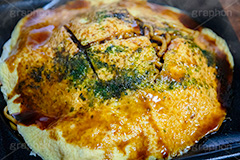 広島風お好み焼き,お好み焼き,お好み焼,焼きそば,やきそば,粉もん,青のり,青海苔,ソウルフード,ソース,つまみ,おつまみ,コンビニ,湯気,soulfood,japan,フルサイズ撮影