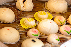 中華まん,中華,中国料理,中華料理,点心,肉まん,豚まん,あつあつ,熱々,食べ歩き,蒸す,蒸し器,フルサイズ撮影