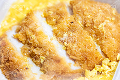 カツ丼,かつ丼,カツ,かつ,豚肉,卵,衣,たまご,玉ねぎ,玉葱,ジューシー,丼,どんぶり,揚げ,割下,煮込み,卵とじ,湯気,和食,日本料理,日本食,japan,フルサイズ撮影