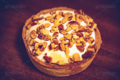 ナッツタルト,タルト,たると,クリーム,ナッツ,ピーナッツ,くるみ,クルミ,焼き菓子,こんがり,さくさく,サクサク,菓子,洋菓子,スイーツ,おやつ,スイート,甘い,お菓子,レトロ,ヴィンテージ,雰囲気,トイカメラ,vintage,cream,sweet,tartフルサイズ撮影