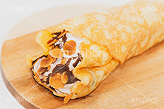 チョコバナナクレープ,バナナ,クレープ,くれーぷ,スイーツ,クリーム,生クリーム,ホイップ,チョコ,チョコレート,デザート,菓子,お菓子,甘,焼き,料理,粉,おやつ,コンビニ,ナッツ,chocolate,banana,nuts,crepe,sweet