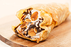 チョコバナナクレープ,バナナ,クレープ,くれーぷ,スイーツ,クリーム,生クリーム,ホイップ,チョコ,チョコレート,デザート,菓子,お菓子,甘,焼き,料理,粉,おやつ,コンビニ,ナッツ,chocolate,banana,nuts,crepe,sweet