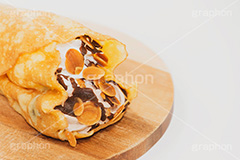 チョコバナナクレープ,バナナ,クレープ,くれーぷ,スイーツ,クリーム,生クリーム,ホイップ,チョコ,チョコレート,デザート,菓子,お菓子,甘,焼き,料理,粉,おやつ,コンビニ,ナッツ,chocolate,banana,nuts,crepe,sweet