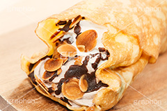 チョコバナナクレープ,バナナ,クレープ,くれーぷ,スイーツ,クリーム,生クリーム,ホイップ,チョコ,チョコレート,デザート,菓子,お菓子,甘,焼き,料理,粉,おやつ,コンビニ,ナッツ,chocolate,banana,nuts,crepe,sweet