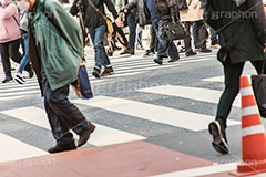 雑踏,都会の雑踏,都会,都心,東京,人混み,混雑,横断歩道,街角,街角スナップ,混む,人々,人物,渡る,歩く,通勤,通学,足,交差点,冬,japan,winter,フルサイズ撮影