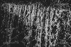 滝,川,流れ,水しぶき,泡,モノクロ,白黒,しろくろ,モノクローム,単色画,単彩画,単色,レトロ,お洒落,おしゃれ,オシャレ,味わい,懐かしい