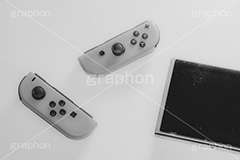 ゲーム,遊び,コントローラー,スイッチ,モノクロ,白黒,しろくろ,モノクローム,単色画,単彩画,単色,レトロ,お洒落,おしゃれ,オシャレ,味わい,懐かしい,switch,game
