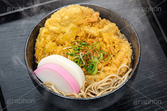 かき揚げ蕎麦,かき揚げそば,かき揚げ,かきあげ,天ぷら,揚げ物,ソバ,蕎麦,そば,だし,出汁,ダシ,蕎麦粉,日本料理,日本食,和食,つゆ,蕎麦汁,茹,ねぎ,ネギ,かまぼこ,カマボコ,年越し蕎麦,年越しそば,年越し,年末,31日,麺料理,麺類,湯気,唐辛子,薬味,japan,フルサイズ撮影