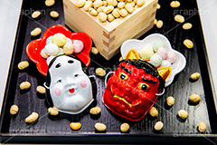 豆まき,豆,まめ,マメ,大豆,五色,五色豆,和菓子,撒く,節分,お面,おめん,鬼,おかめ,福,外,内,季語,イベント,雑節,大寒,邪気除け,厄除け,和,和風,風習,行事,マス,枡,文化,event,japan,フルサイズ撮影