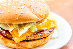 てりやきバーガー,ハンバーガー,バーガー,てりやき,照り焼き,照り,テリヤキ,サンド,パテ,洋食,ジャンク,ジャンキー,ジャンクフード,ファーストフード,ファストフード,チェーン店,ビーフ,牛肉,レタス,チーズ,cheese,beef,hamburger,japan