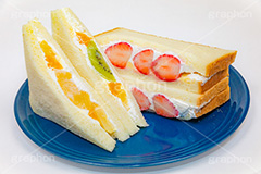 フルーツサンド,いちごサンド,サンドイッチ,サンドウィッチ,フルーツ,いちご,イチゴ,苺,ストロベリー,キウイ,キウイフルーツ,オレンジ,パイン,パイナップル,白桃,スイーツ,クリーム,カスタード,ホイップ,デザート,おやつ,モーニング,朝食,甘い,ブレックファースト,パン,食パン,萌え断,sandwich,morning,breakfast,dessert,fruit,cream,strawberry,bread,フルサイズ撮影