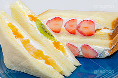 フルーツサンド,いちごサンド,サンドイッチ,サンドウィッチ,フルーツ,いちご,イチゴ,苺,ストロベリー,キウイ,キウイフルーツ,オレンジ,パイン,パイナップル,白桃,スイーツ,クリーム,カスタード,ホイップ,デザート,おやつ,モーニング,朝食,甘い,ブレックファースト,パン,食パン,萌え断,sandwich,morning,breakfast,dessert,fruit,cream,strawberry,bread,フルサイズ撮影