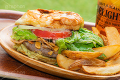 ハンバーガーとポテト,ハンバーガー,バーガー,サンド,フライドポテト,ポテトフライ,パテ,ジューシー,ジャンク,ジャンキー,ジャンクフード,チェーン店,ファーストフード,ファストフード,洋食,ビーフ,牛肉,ベーコン,オニオン,トマト,レタス,アボカド,ガーリック,beef,hamburger,tomato,onion,potato,avocado,garlic