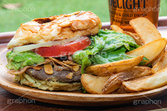 ハンバーガーとポテト,ハンバーガー,バーガー,サンド,フライドポテト,ポテトフライ,パテ,ジューシー,ジャンク,ジャンキー,ジャンクフード,チェーン店,ファーストフード,ファストフード,洋食,ビーフ,牛肉,ベーコン,オニオン,トマト,レタス,アボカド,ガーリック,beef,hamburger,tomato,onion,potato,avocado,garlic