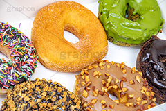 ドーナツ,ドーナッツ,どーなつ,オールドファッション,チョコ,チョコレート,抹茶,キャラメル,ナッツ,カラフルスプレー,スイート,デザート,スイーツ,菓子,お菓子,甘い,焼き菓子,焼菓子,洋菓子,sweet,donut,chocolate,フルサイズ撮影