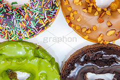 ドーナツ,ドーナッツ,どーなつ,オールドファッション,チョコ,チョコレート,抹茶,キャラメル,ナッツ,カラフルスプレー,スイート,デザート,スイーツ,菓子,お菓子,甘い,焼き菓子,焼菓子,洋菓子,sweet,donut,chocolate,フルサイズ撮影