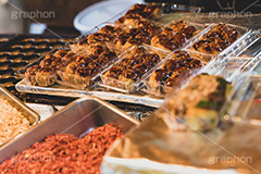 出店のたこ焼き,出店,屋台,たこ焼き,たこやき,タコヤキ,大阪名物,粉もん,小麦粉,ソウルフード,日本料理,日本食,和食,たこ,タコ,ソース,桜えび,桜エビ,縁日,japan