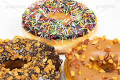 ドーナツ,ドーナッツ,どーなつ,チョコ,チョコレート,キャラメル,ナッツ,カラフルスプレー,スイート,デザート,スイーツ,菓子,お菓子,甘い,焼き菓子,焼菓子,洋菓子,sweet,donut,chocolate,フルサイズ撮影