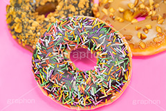 チョコドーナツ,ドーナツ,ドーナッツ,どーなつ,チョコ,チョコレート,カラフルスプレー,スイート,デザート,スイーツ,菓子,お菓子,甘い,焼き菓子,焼菓子,洋菓子,sweet,donut,chocolate,フルサイズ撮影