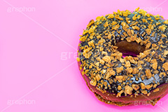 チョコドーナツ,クランチ,ドーナツ,ドーナッツ,どーなつ,チョコ,チョコレート,スイート,デザート,スイーツ,菓子,お菓子,甘い,焼き菓子,焼菓子,洋菓子,sweet,donut,chocolate,フルサイズ撮影