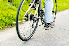 自転車,走る,走行,タイヤ,チャリ,ルール,マナー,交通,徐行,違反,距離,人物,街角,街角スナップ,スピード,サイクリング,bicycle,フルサイズ撮影